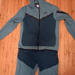 Nike Tech Suit